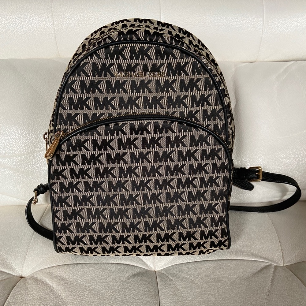 Michael Kors signature monogram backpack NEW🎒